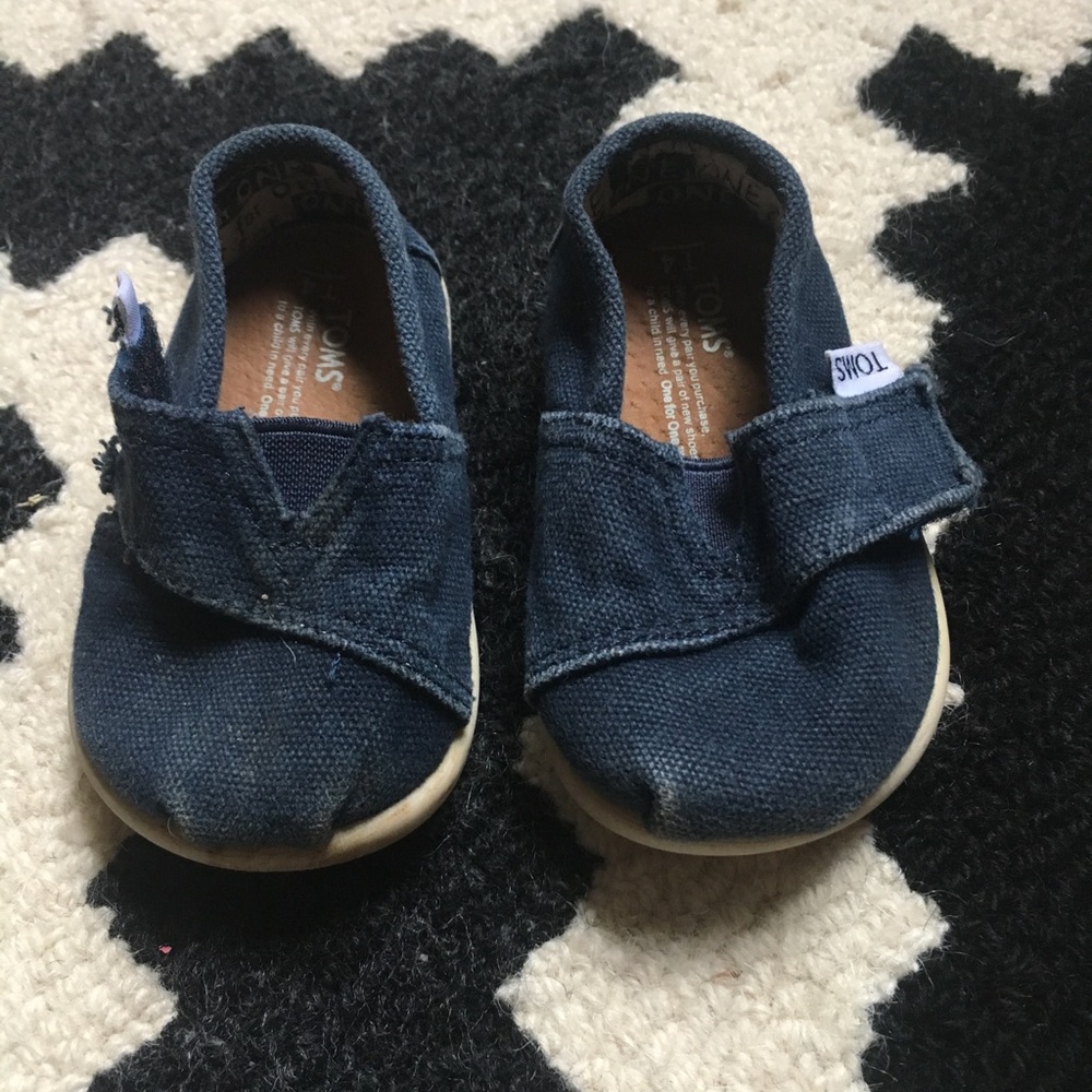 Tom’s shoes size toddler 4